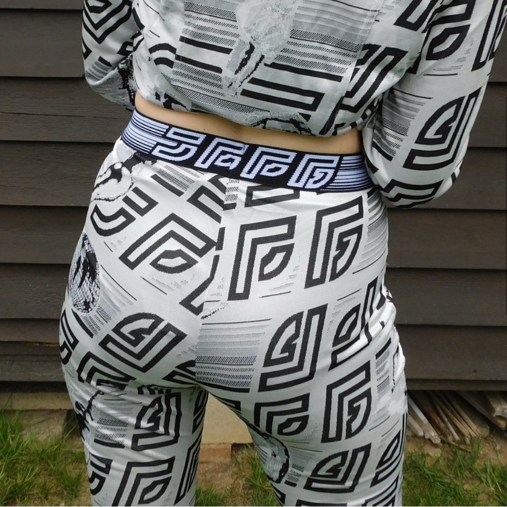 💚JPG flare leg patterned polyester pants. - Picture 2 of 2